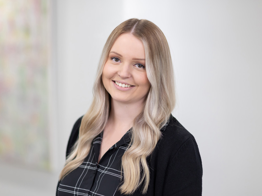 Porträt von Henrike Schneider, Service-Team - LAUREUS AG PRIVAT FINANZ